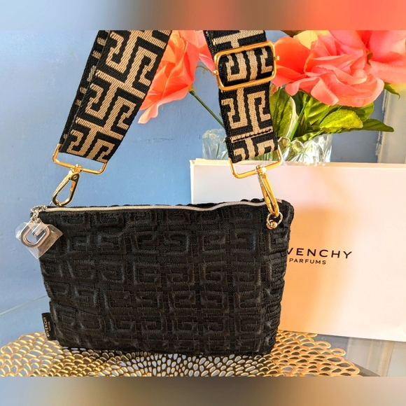 Givenchy pouch - Picture 5 of 11
